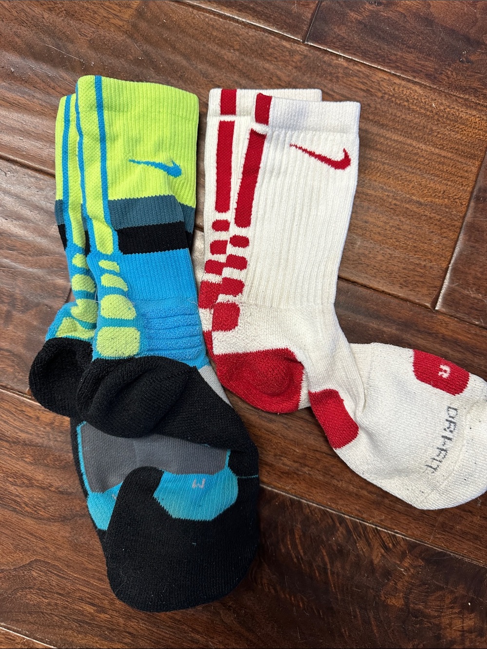 2 Pair Nike Elite Athletic Crew Socks in White/Red and Neon Green/Blue Sz M